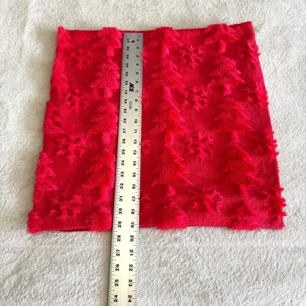 NWOT Red Christmas Tree and snowflake Faux Fur Tufted Pillow Covers 18x18 inches